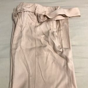 Beige wide leg trouser with belt.